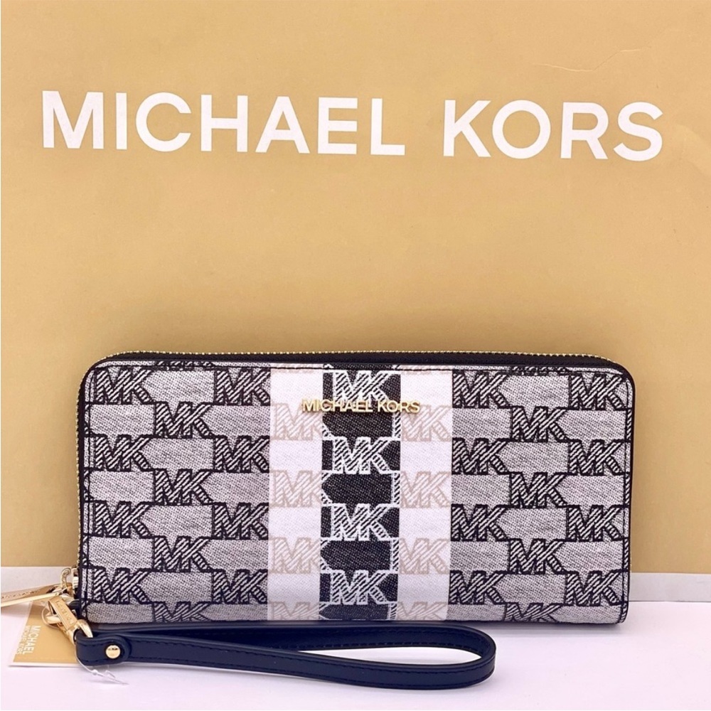 Michael Kors Large Continental
Wallet Black